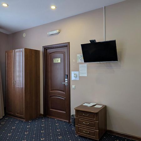 Victoria Hotel Орал Екстер'єр фото