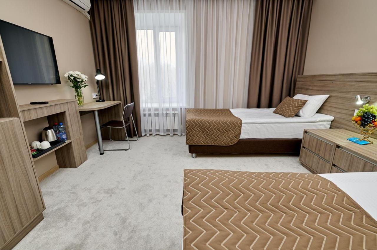 Victoria Hotel Орал Екстер'єр фото