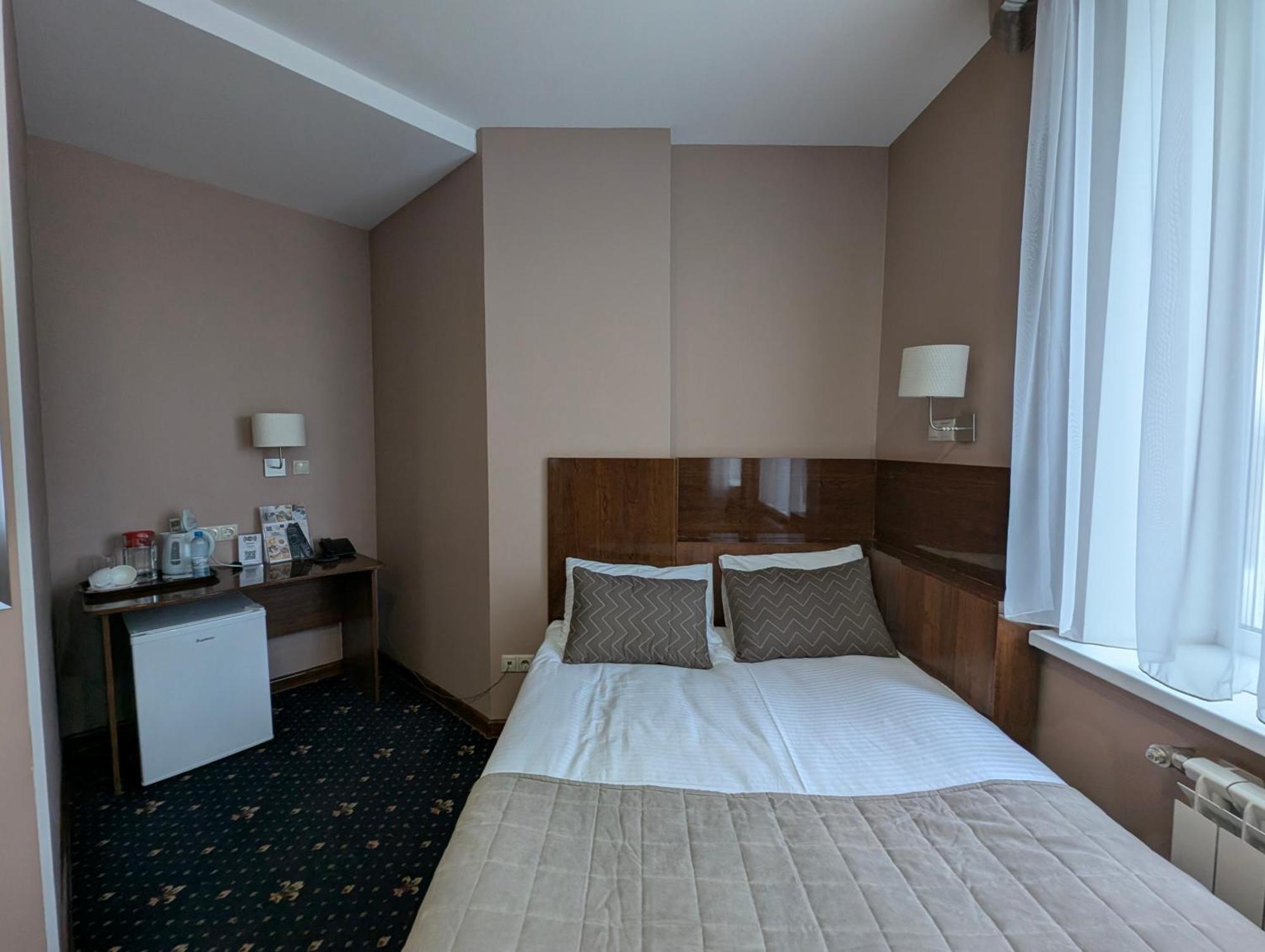 Victoria Hotel Орал Екстер'єр фото