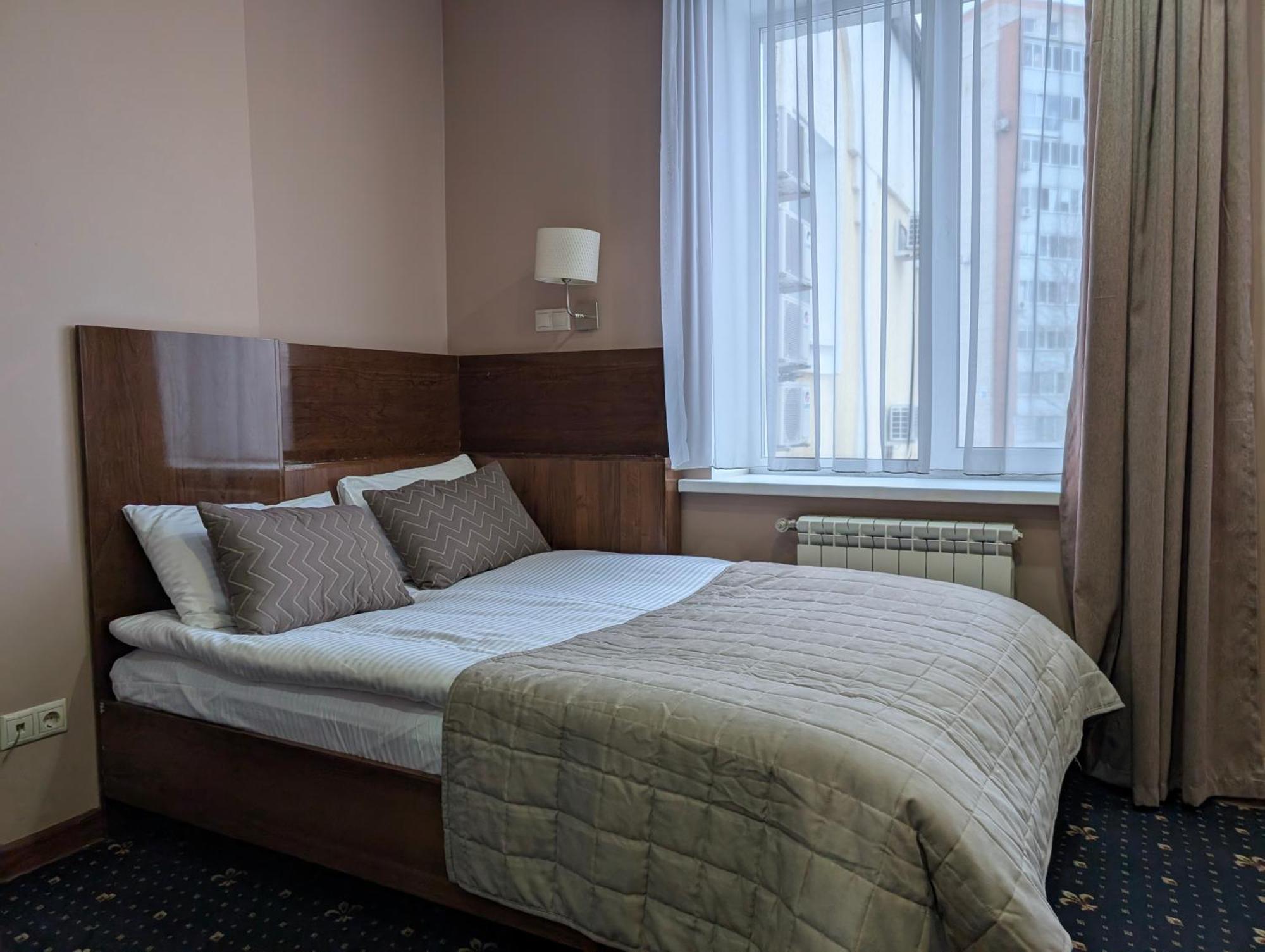 Victoria Hotel Орал Екстер'єр фото